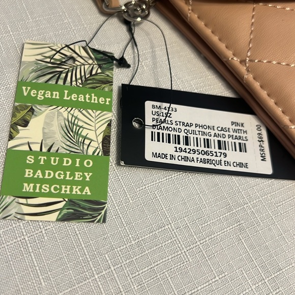 Badgley Mishka Pearl Strap Quilted Cell Phone Case NWT Cream - Picture 4 of 8